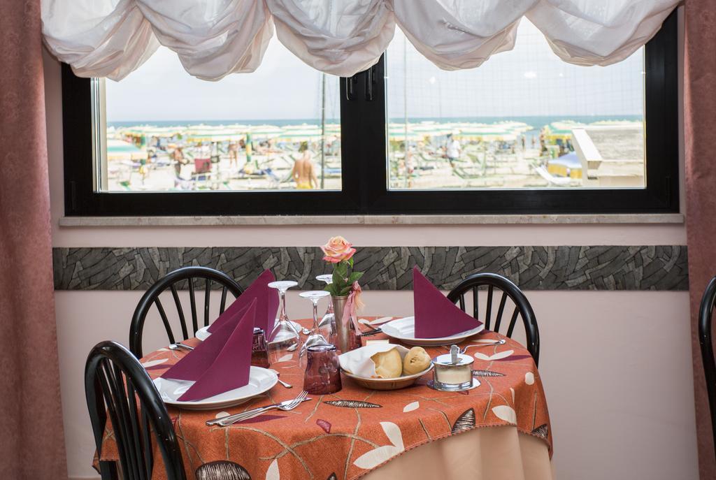 Hotel Eden Viserbella di Rimini Екстериор снимка