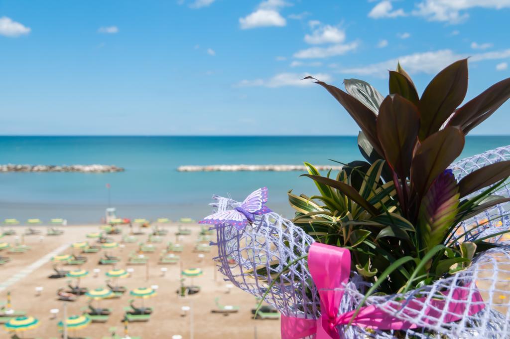 Hotel Eden Viserbella di Rimini Екстериор снимка