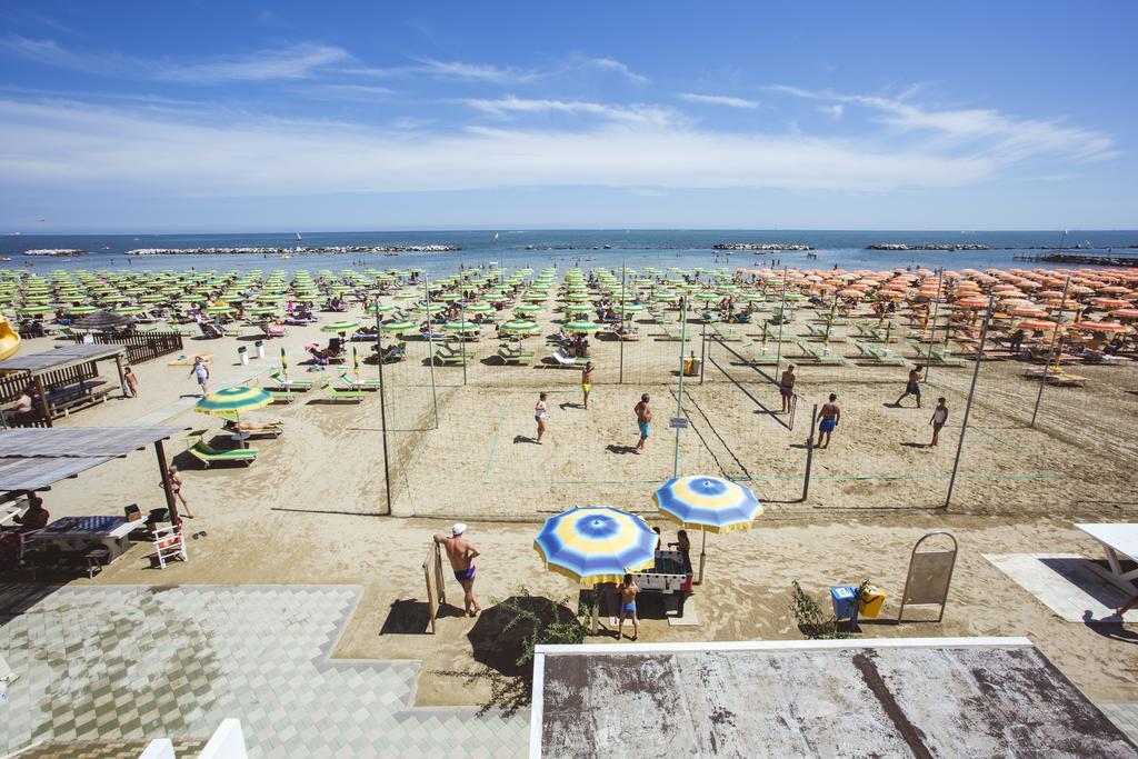 Hotel Eden Viserbella di Rimini Екстериор снимка