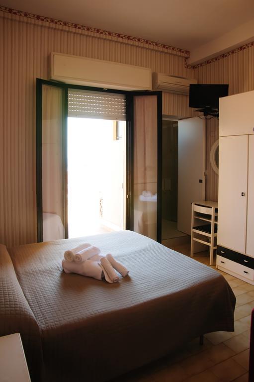 Hotel Eden Viserbella di Rimini Екстериор снимка