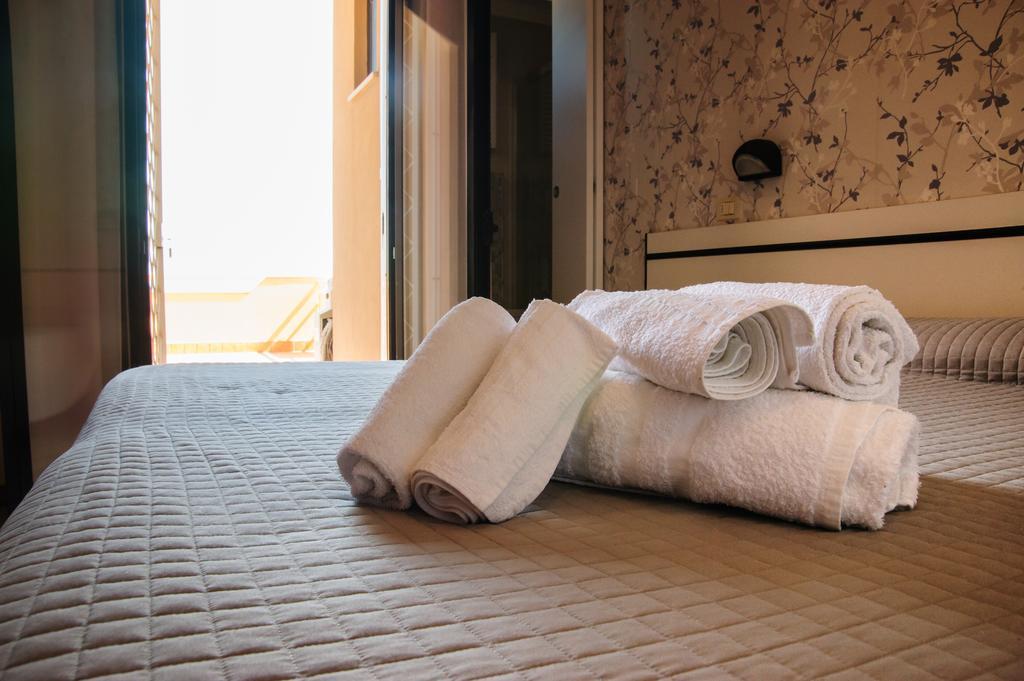 Hotel Eden Viserbella di Rimini Екстериор снимка