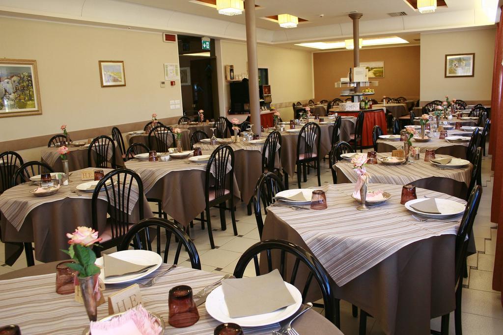 Hotel Eden Viserbella di Rimini Екстериор снимка